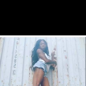 Meet your Posher, Monica